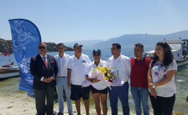 Engelli Milli Sporcu Özdemir, Bafa Gölü’nde Yüzdü