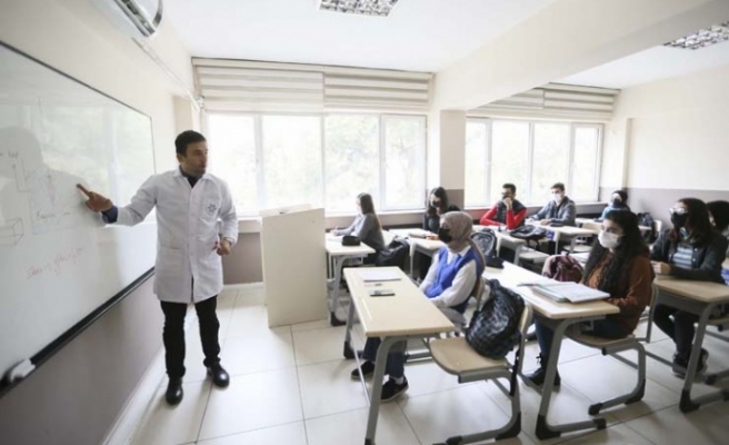 Gençler Üniversiteye Aydın Büyükşehir Belediyesi Kurslarında Hazırlanıyor