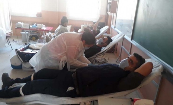 Çine’de eğitimciler ve veliler kan bağışında bulundu