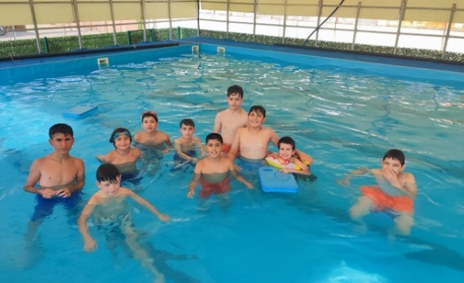 Çine'de Kuran kursu öğrencilerinin yüzme keyfi