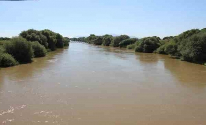 Menderes Nehri’ndeki su seviyesi üreticileri memnun ediyor