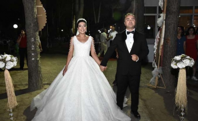 Zehra Ezgi Ece ile Dündar Murat Demir çifti evlendi
