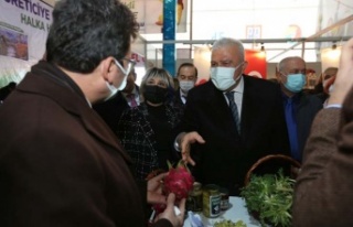 Başkan Atay, Tarım Fuarı'nda belediyenin ürünlerini...