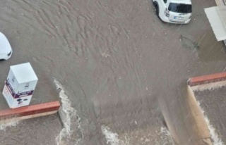 Aydın'da sağanak yağış: Karayolu ulaşıma...