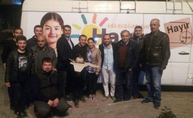 Hicran Çetiner Balcı’ya sürpriz doğum günü kutlaması