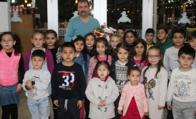 Atatürk İlkokulu Öğrencileri, Öğretmenler Gününü Kutladı