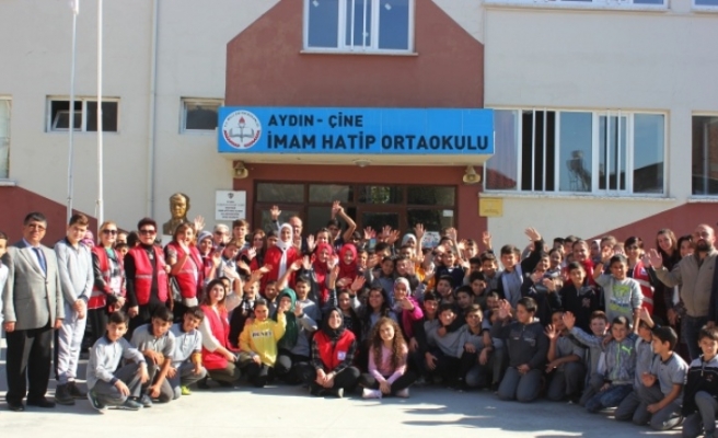 İmam Hatip Ortaokulu, Kızılay Haftası'nı Bağışta Bulunarak Kutladı