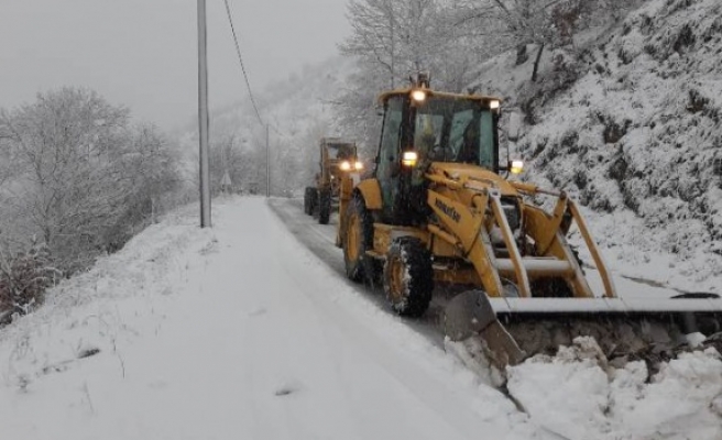 Çine’de Kar Yağışı Sonrası Kapanan Yollar Açıldı