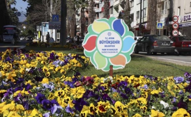Büyükşehir Belediyesi Aydın’ı Çiçeklerle Süsledi