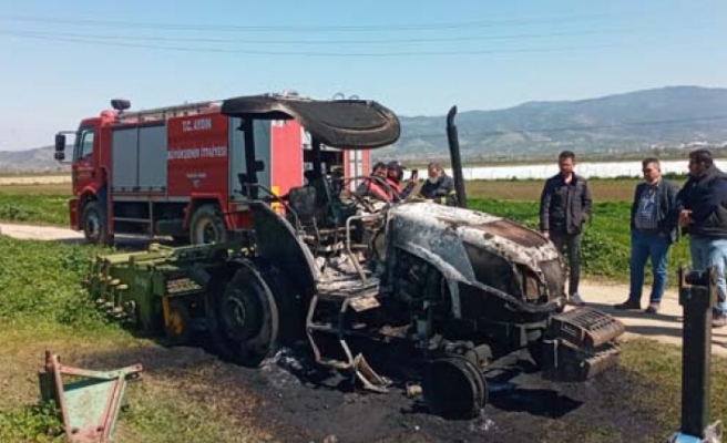 Yolboyu’nda, Park halindeki traktör yandı