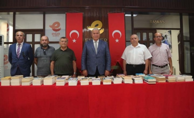 Efeler Belediyesi’ne Yüzlerce Kitap Bağışlandı