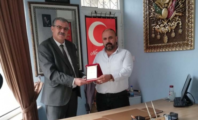 Yavuzkan’dan, Kamyoncular Kooperatif Başkanı Mehmet Can’a plaket