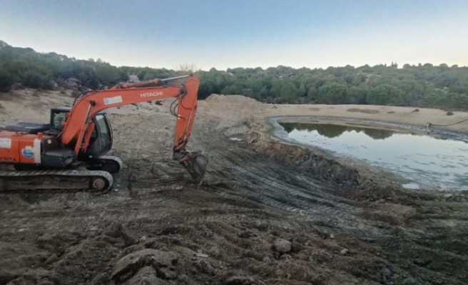 Aydın Büyükşehir Belediyesi Sulama Göletlerini Temizleyerek Hayata Döndürüyor