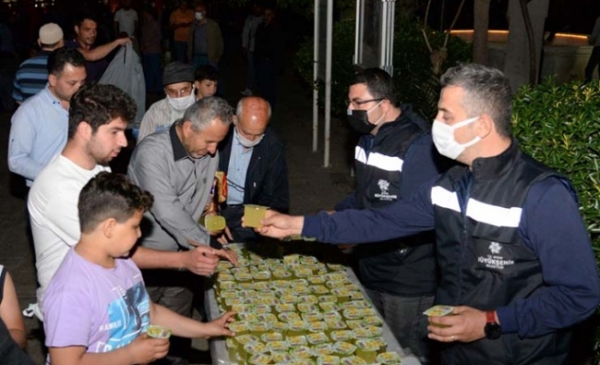 Aydın Büyükşehir Belediyesi’nden Kadir Gecesi’nde Limonata Hayrı