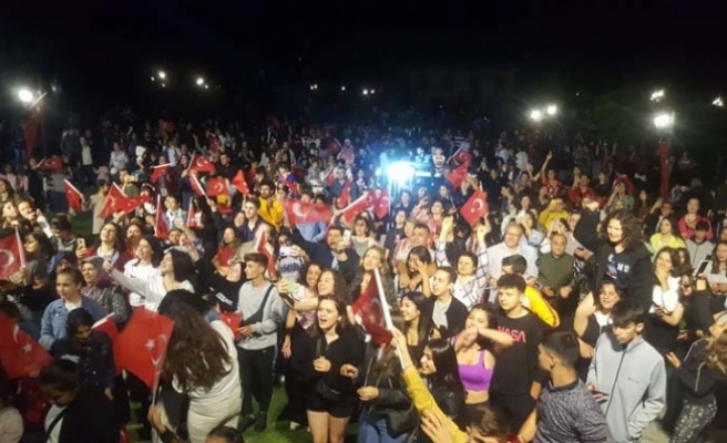 Çine Belediyesi’nin Gençlik Konseri’ne Yoğun İlgi