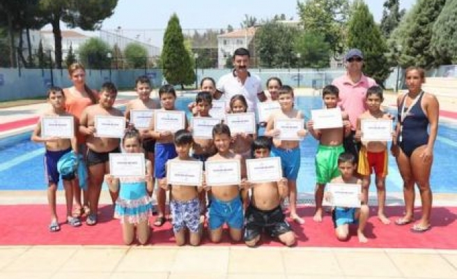 Aydın Büyükşehir Belediyesi Kültür Merkezi Yüzme Kursu Mezunlarını Verdi