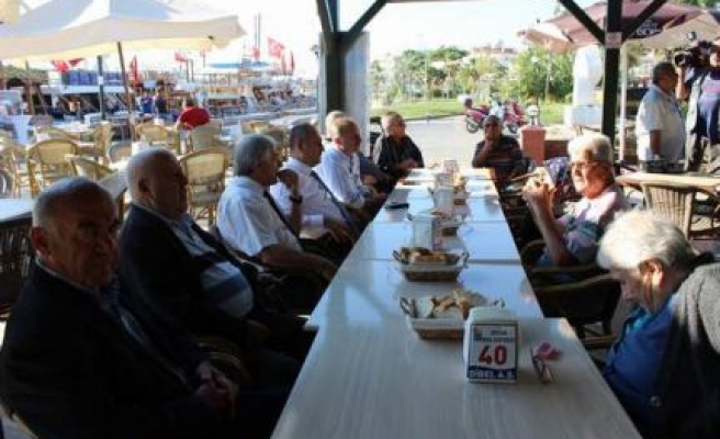 Başkan Atabay, yaşlılarla kahvaltıda bir araya geldi
