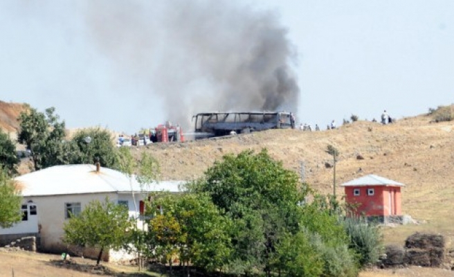 Bingöl'de askeri konvoya saldırı: 6 şehit!