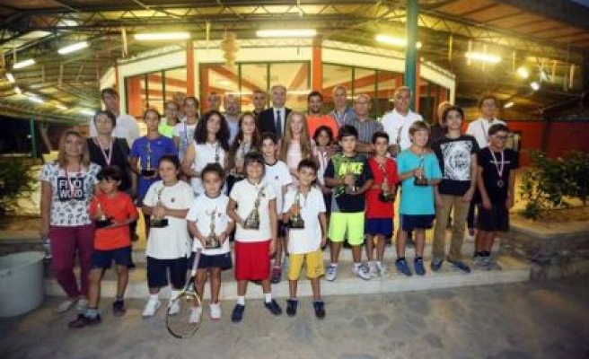 Büyükşehir Belediyesi Tenis Turnuvası Yapıldı