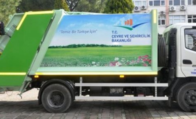 Çevre Bakanlığı’ndan Çine Belediyesi’ne hibe çöp kamyonu