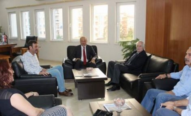 CHP Genel Başkan Yardımcısı Murat Özçelik, Belediye Başkanımız A.Deniz Atabay'ı Ziyaret Etti.
