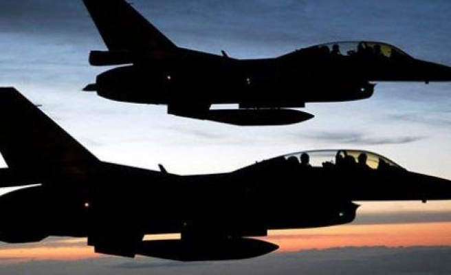 F-16'lar Bingöl dağlarını bombaladı