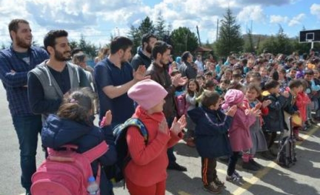Işıklı Öğrenciler ve Şile Halkından Çocuklara 23 Nisan Hediyesi