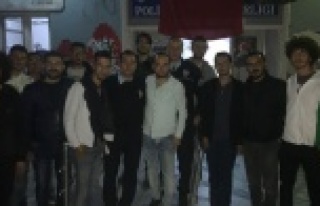 CHP Gençlik Kolları, Emniyet Güçlerine Gece Mesaisi...
