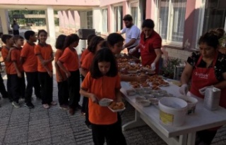 Akçaova Ortaokulu ve İlkokulu Aşure Günü Düzenledi