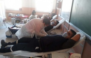 Çine’de eğitimciler ve veliler kan bağışında...