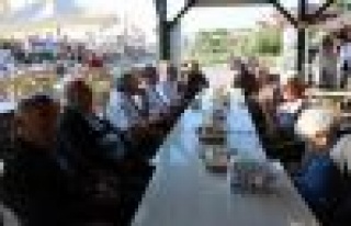 Başkan Atabay, yaşlılarla kahvaltıda bir araya...