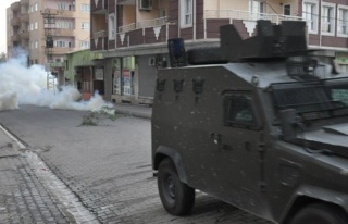 PKK yandaşları polise saldırdı