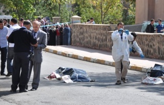 Polis memuru cinnet geçirdi: 2 ölü