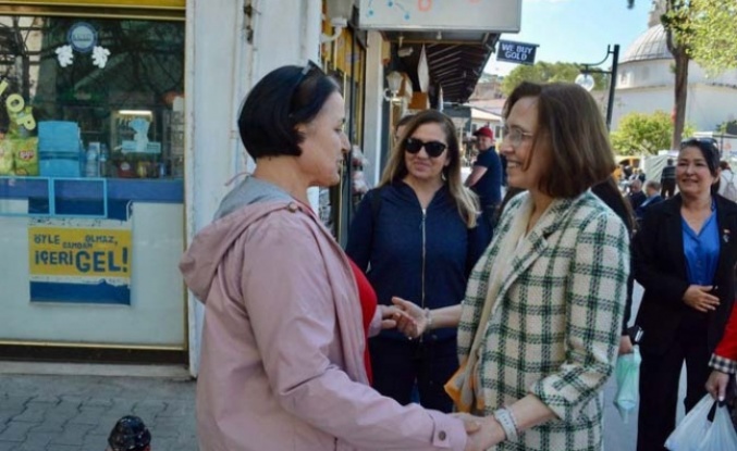 MHP Milletvekili Adayı Deniz Depboylu, Kuşadası’nda esnafları ziyaret etti